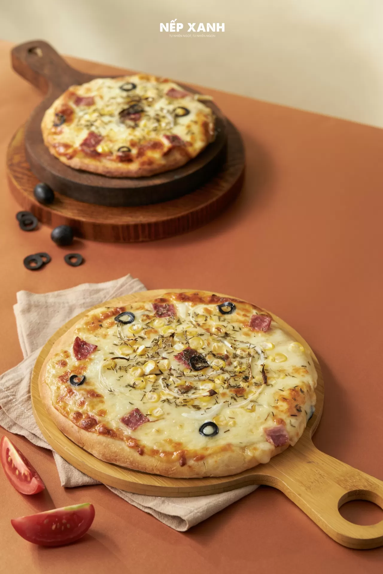 Bánh pizza nhân xúc xích phô mai